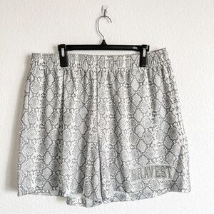 Bravest Studio Size XXL Grey Silver Snakeskin Patterned Shorts NEW